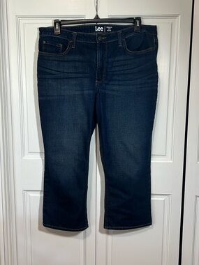 Lee capri jeans, regular fit, mid rise, size 18 medium